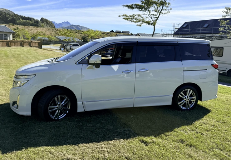 Nissan Elgrand 2012